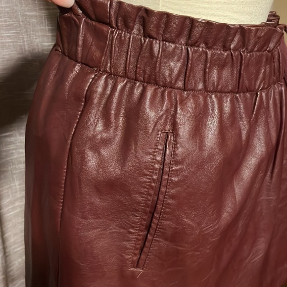 Jolt faux leather mini skirt paper bag waist and pockets - Picture 2 of 7